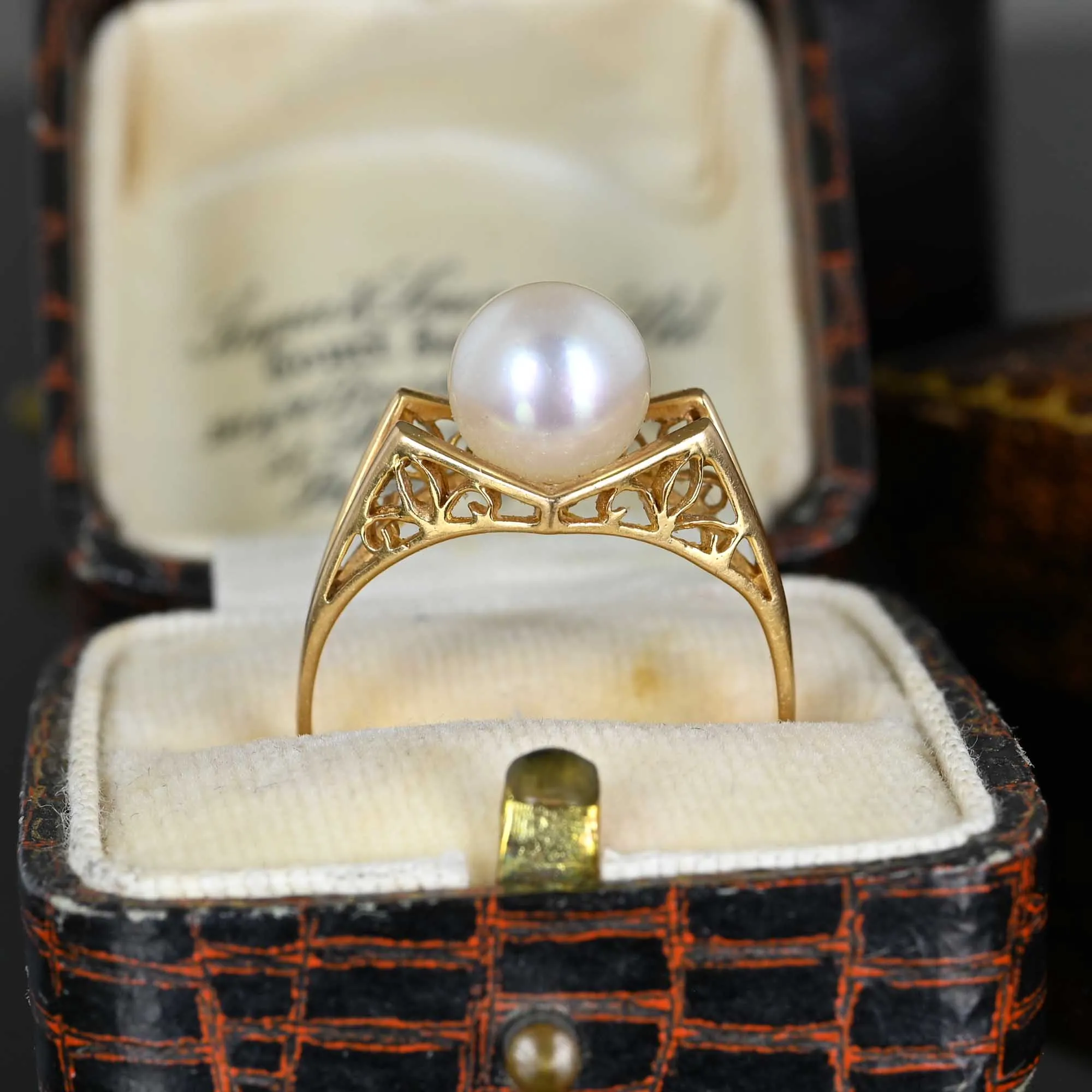 Fleur De Lis Filigree Pearl Ring in 18K Gold