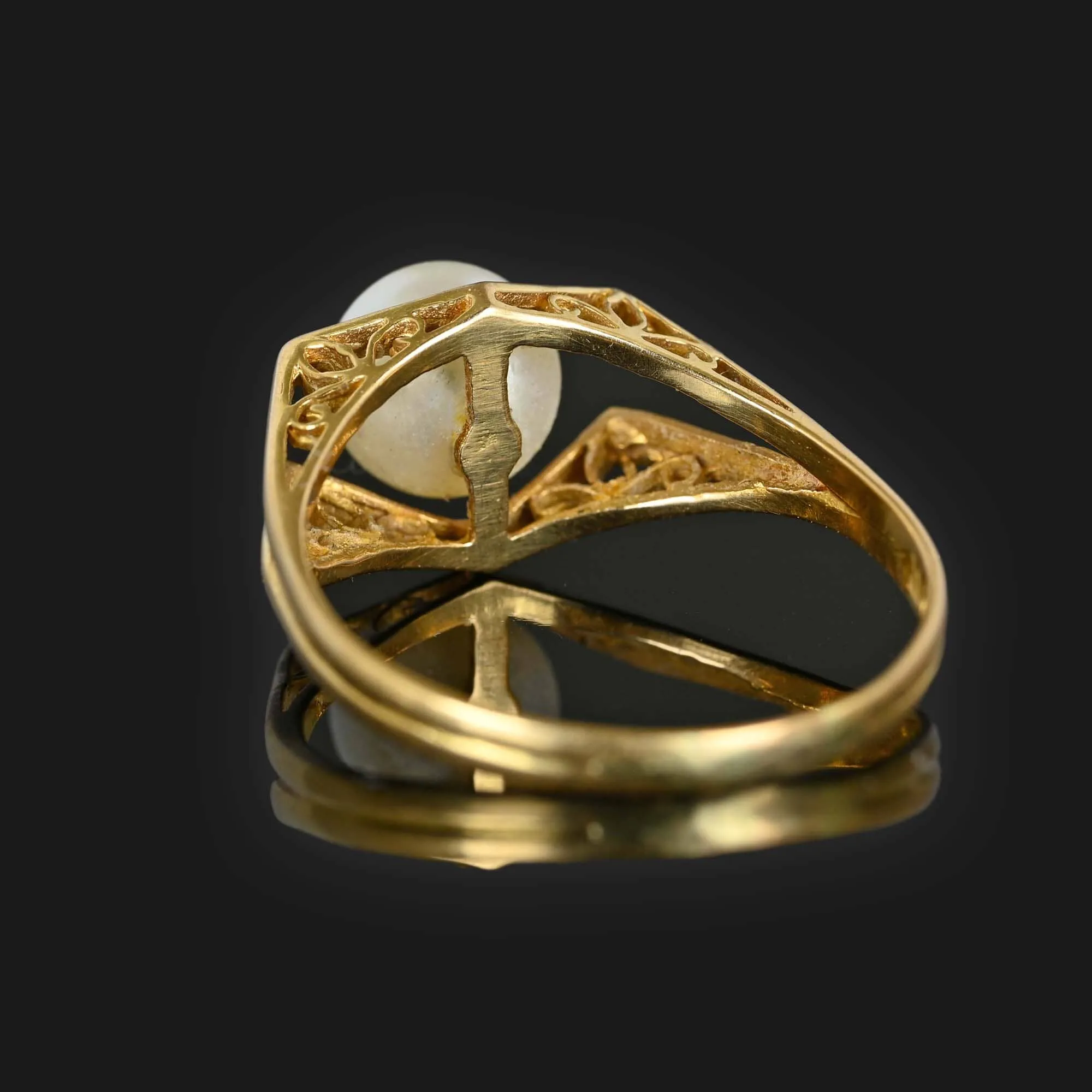 Fleur De Lis Filigree Pearl Ring in 18K Gold