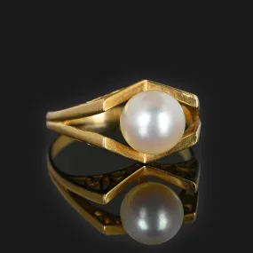 Fleur De Lis Filigree Pearl Ring in 18K Gold