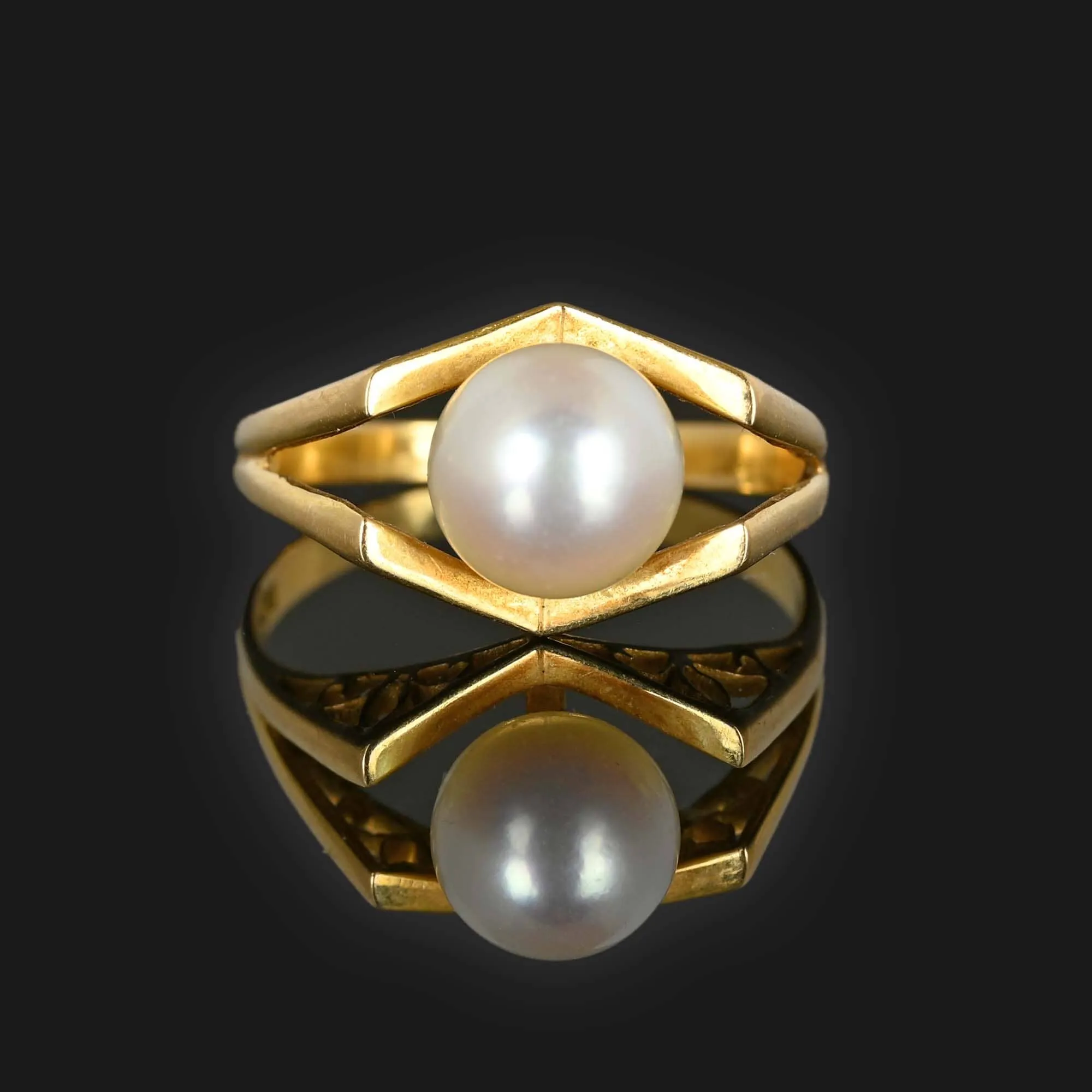 Fleur De Lis Filigree Pearl Ring in 18K Gold