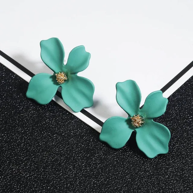 New Cute Small Daisy Flowers Stud Earrings For Women Korean Sweet crystal Flower Earring Girls Fashion Elegant Jewelry