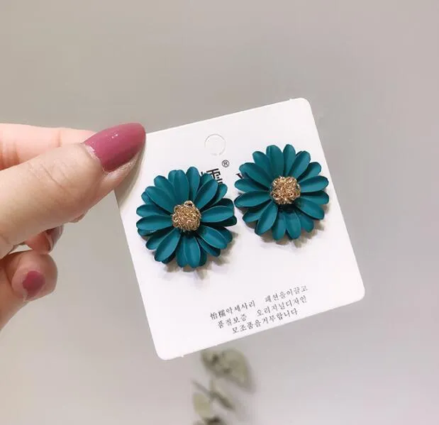 New Cute Small Daisy Flowers Stud Earrings For Women Korean Sweet crystal Flower Earring Girls Fashion Elegant Jewelry