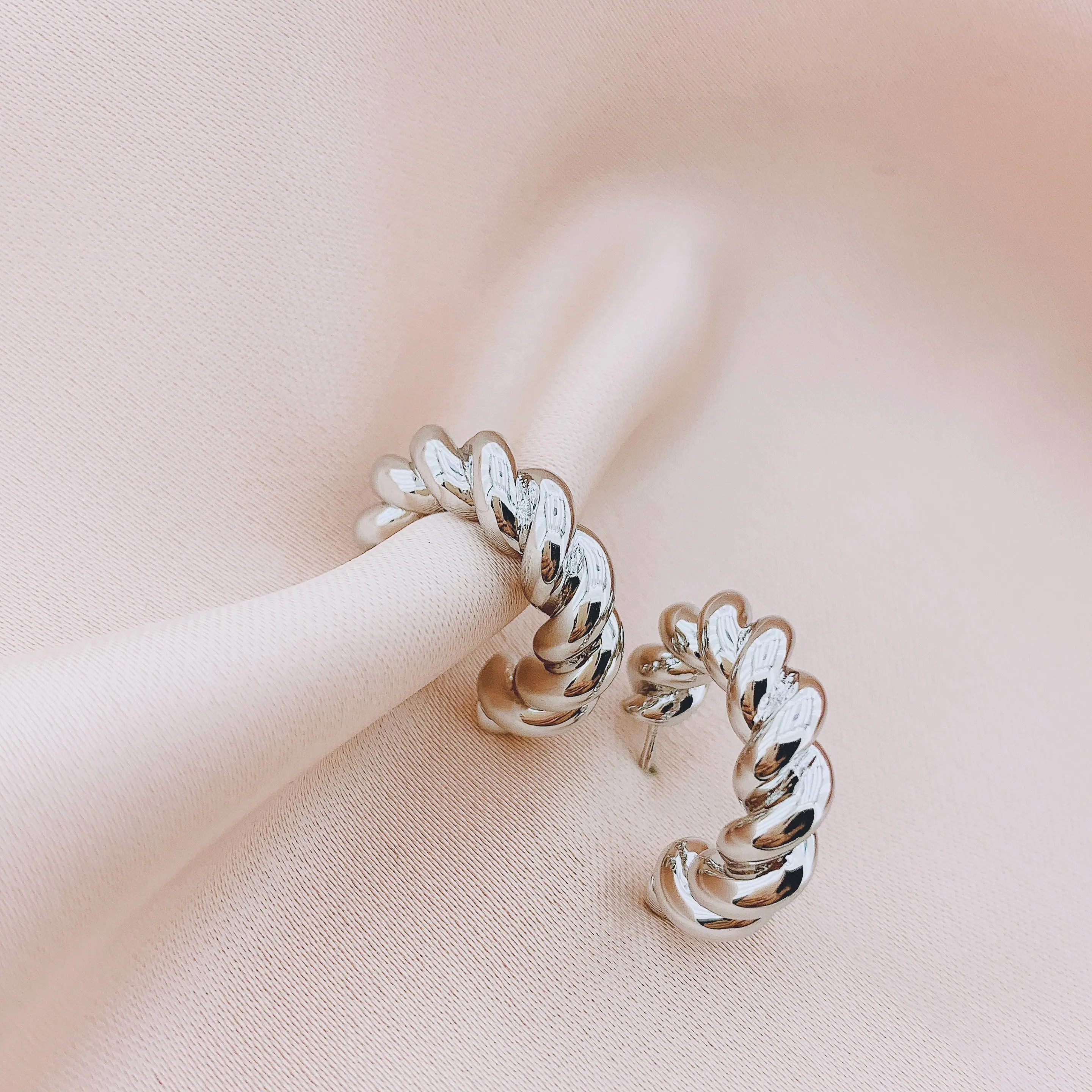 Women's Fashion Hollow Hoop Earring