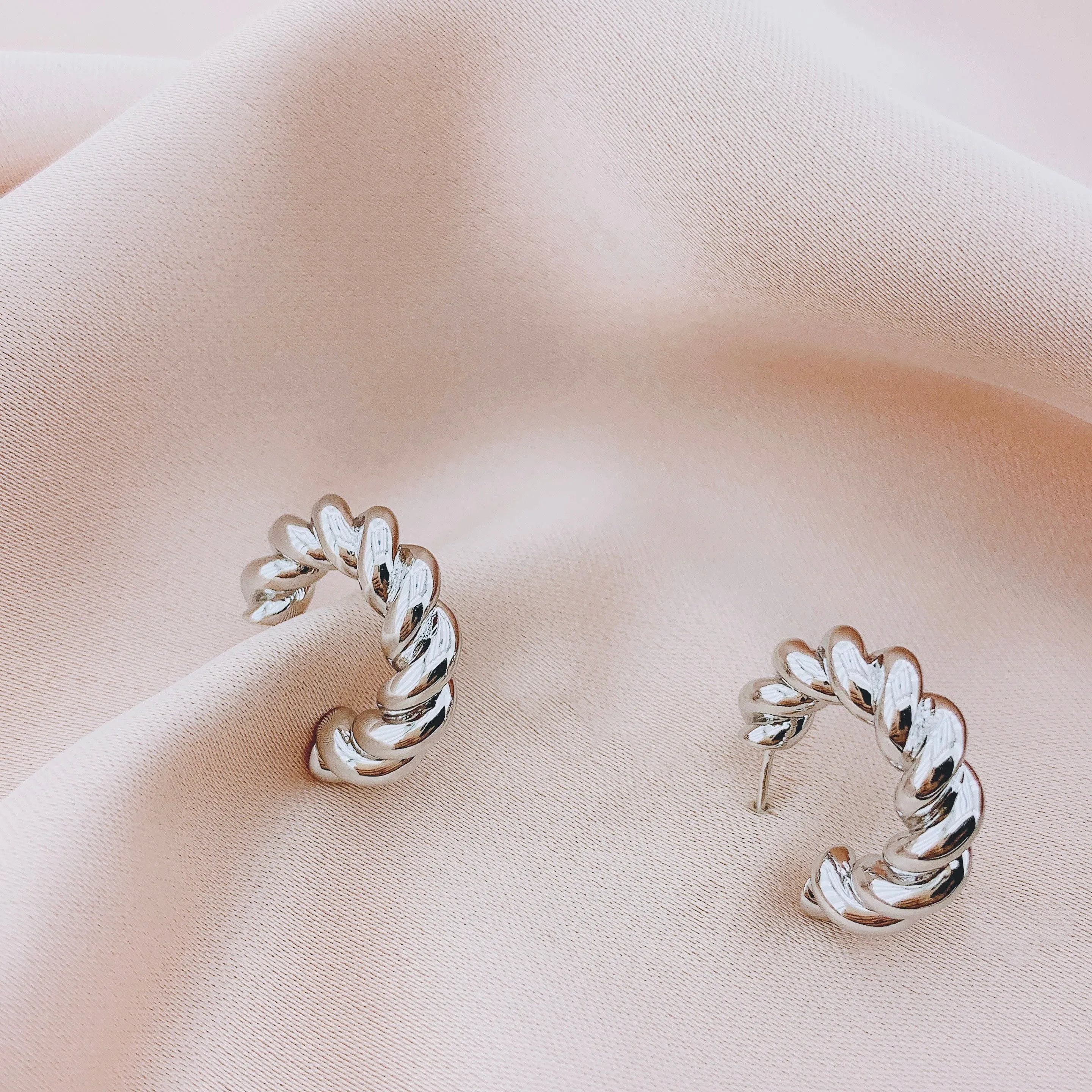 Women's Fashion Hollow Hoop Earring