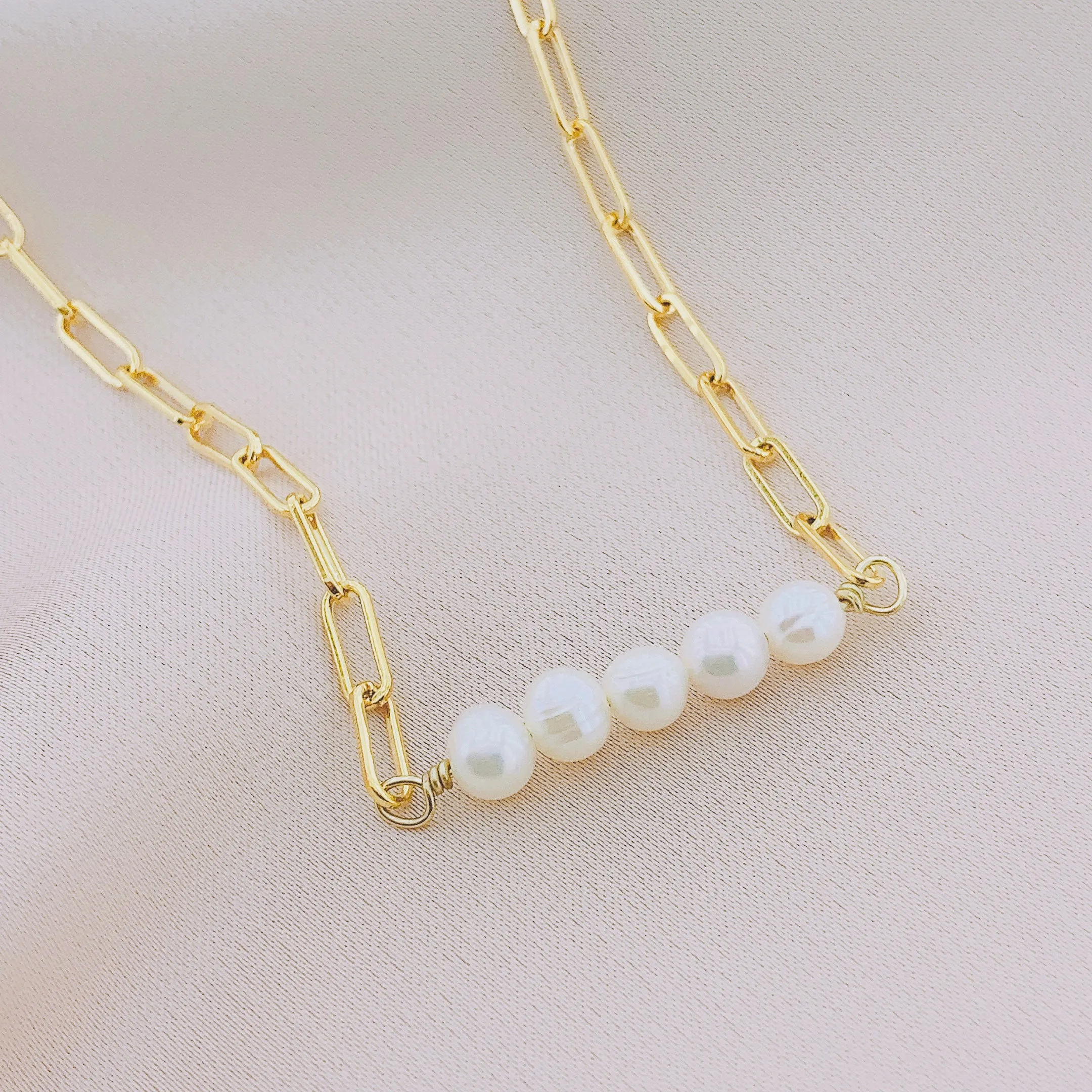 Women's Fashion Pearl Necklace